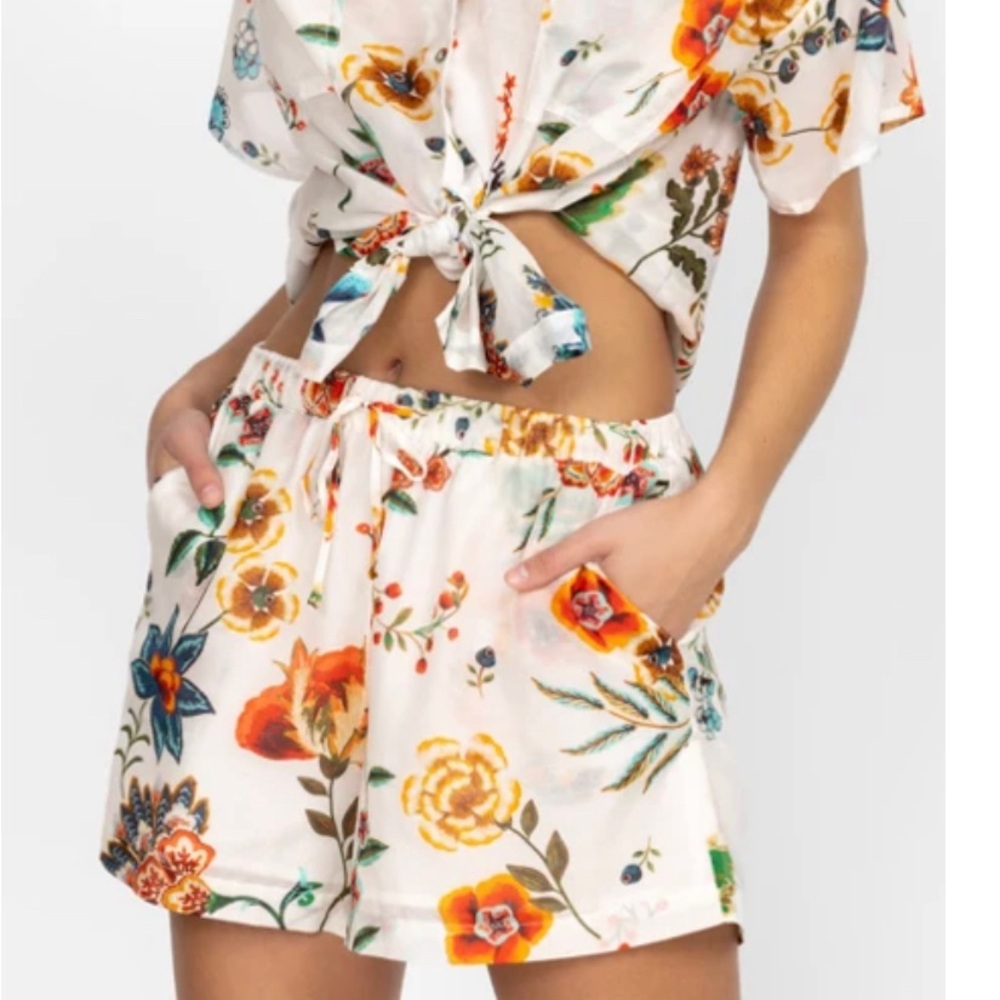 Johnny Was Floral Tie-Front with Elastic Waist Women's Shorts. XL NWT.